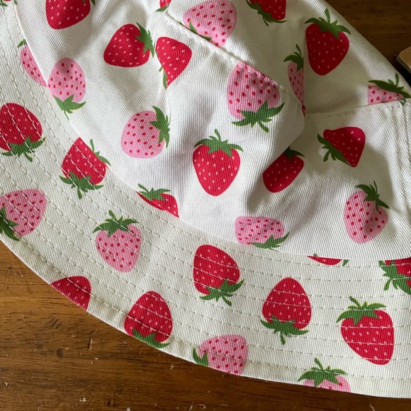 New NWT Girls Kids Bucket Hat Strawberry Pink Red - Picture 2 of 7